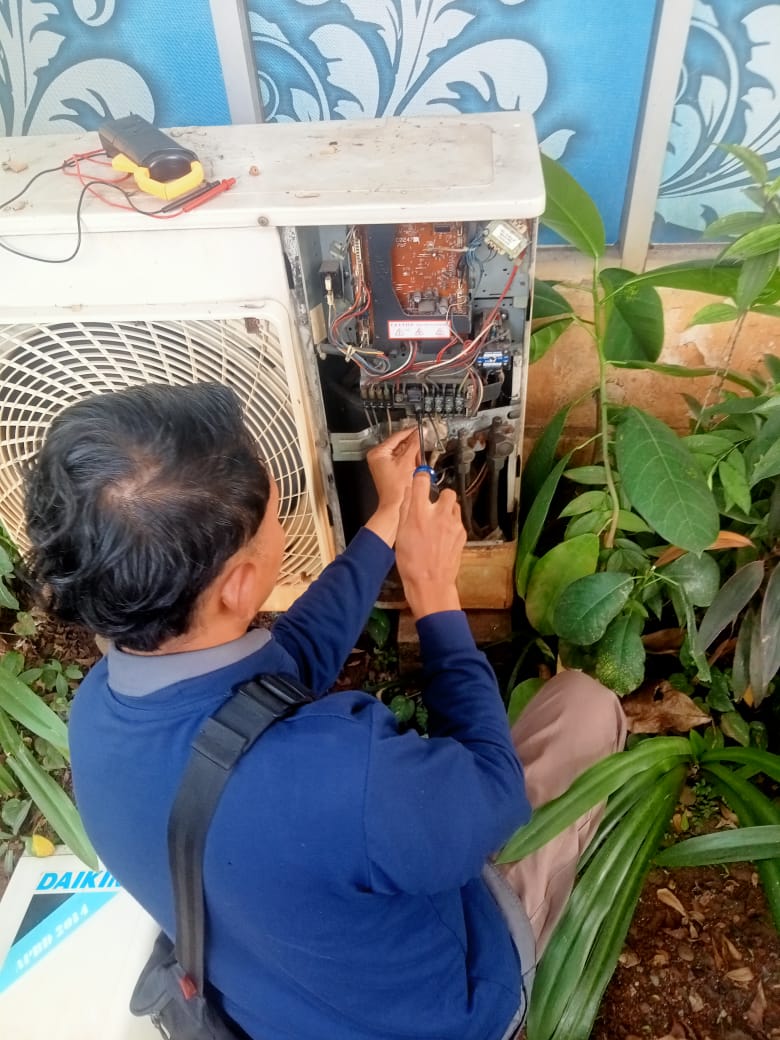 Instalasi stop kontak AC split yang aman