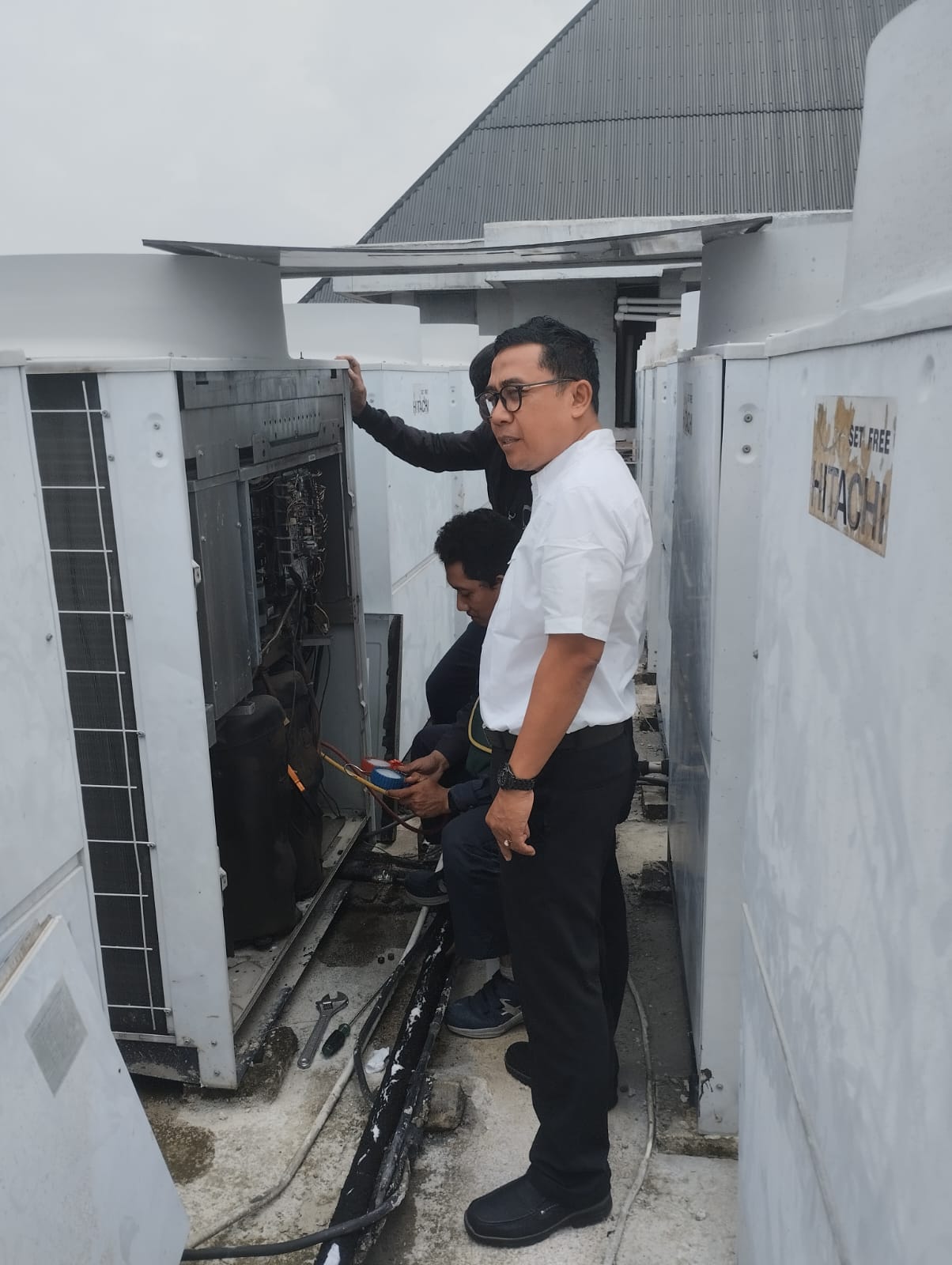 Isi Freon AC VRV Hitachi untuk tekanan dan pendinginan stabil