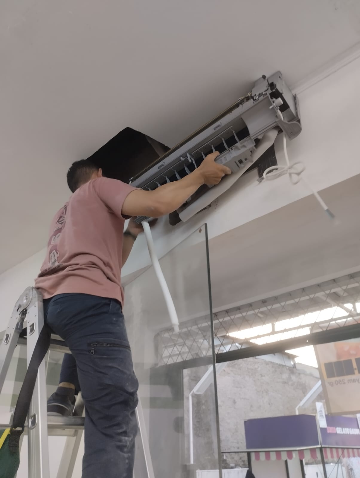 Jasa pasang AC baru untuk instalasi yang aman dan efisien