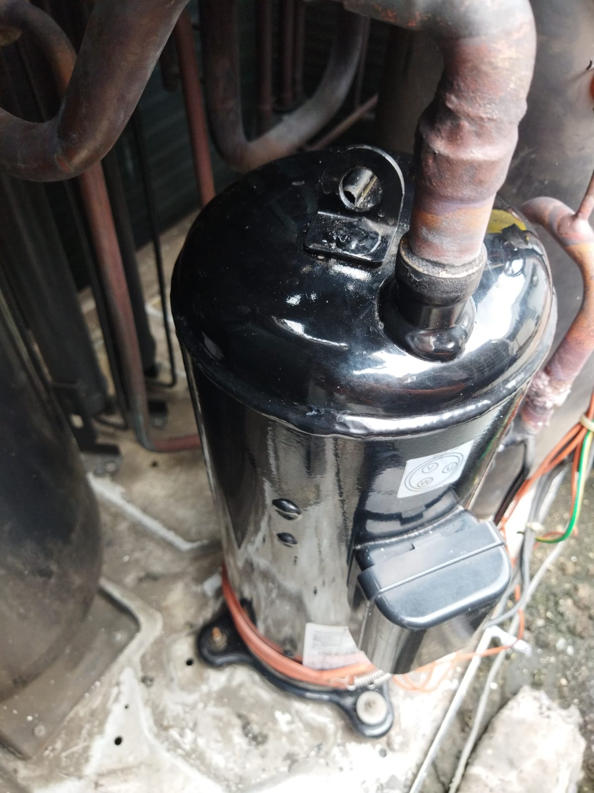 Pemasangan freon AC VRV plus material