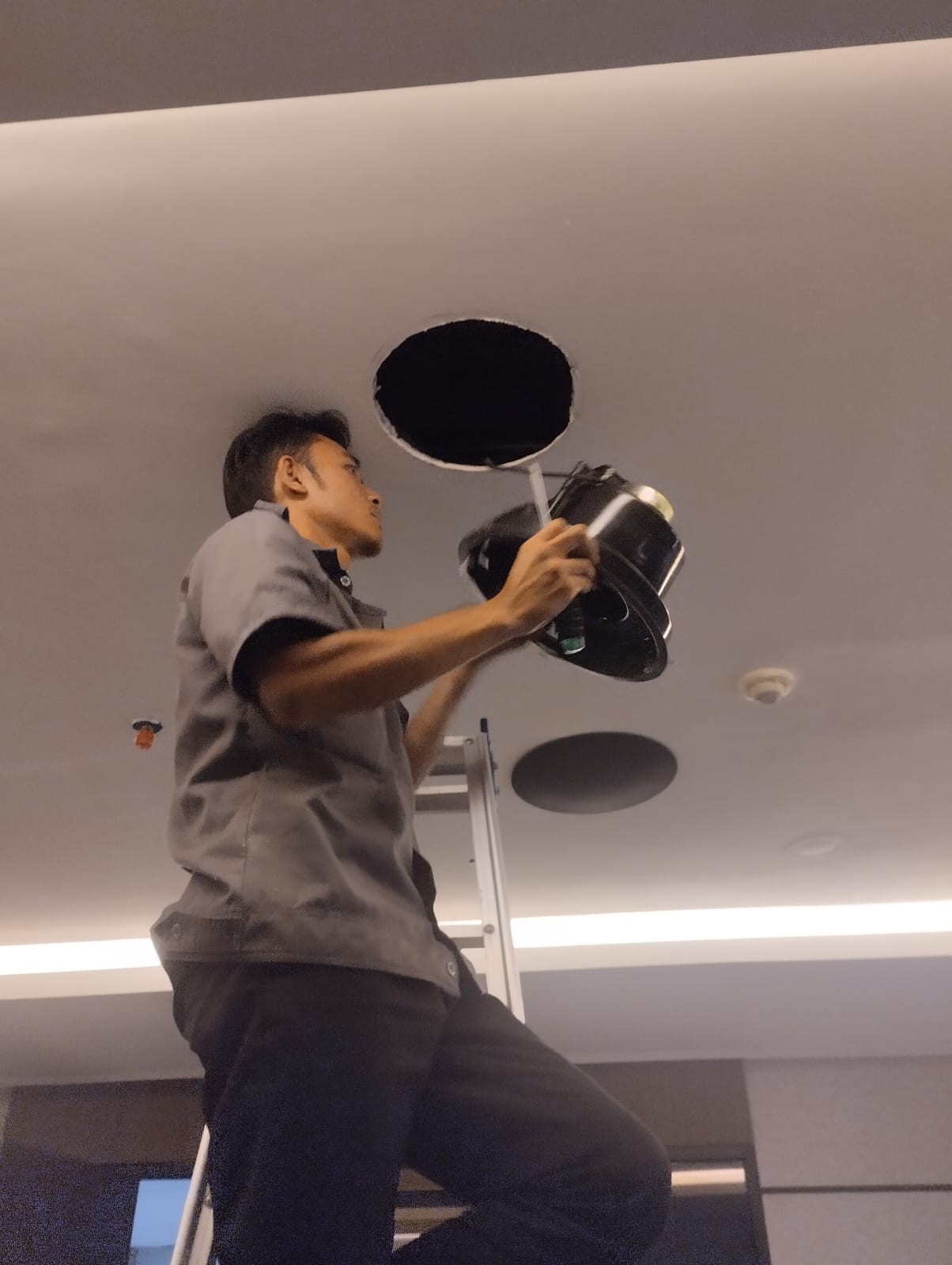 Pemasangan plafon heksos untuk perkantoran plus sparepart