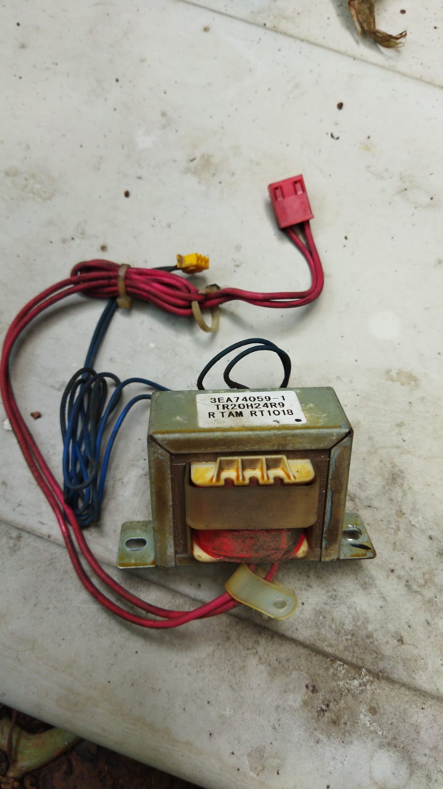 Pergantian part AC standing untuk performa pendinginan stabil