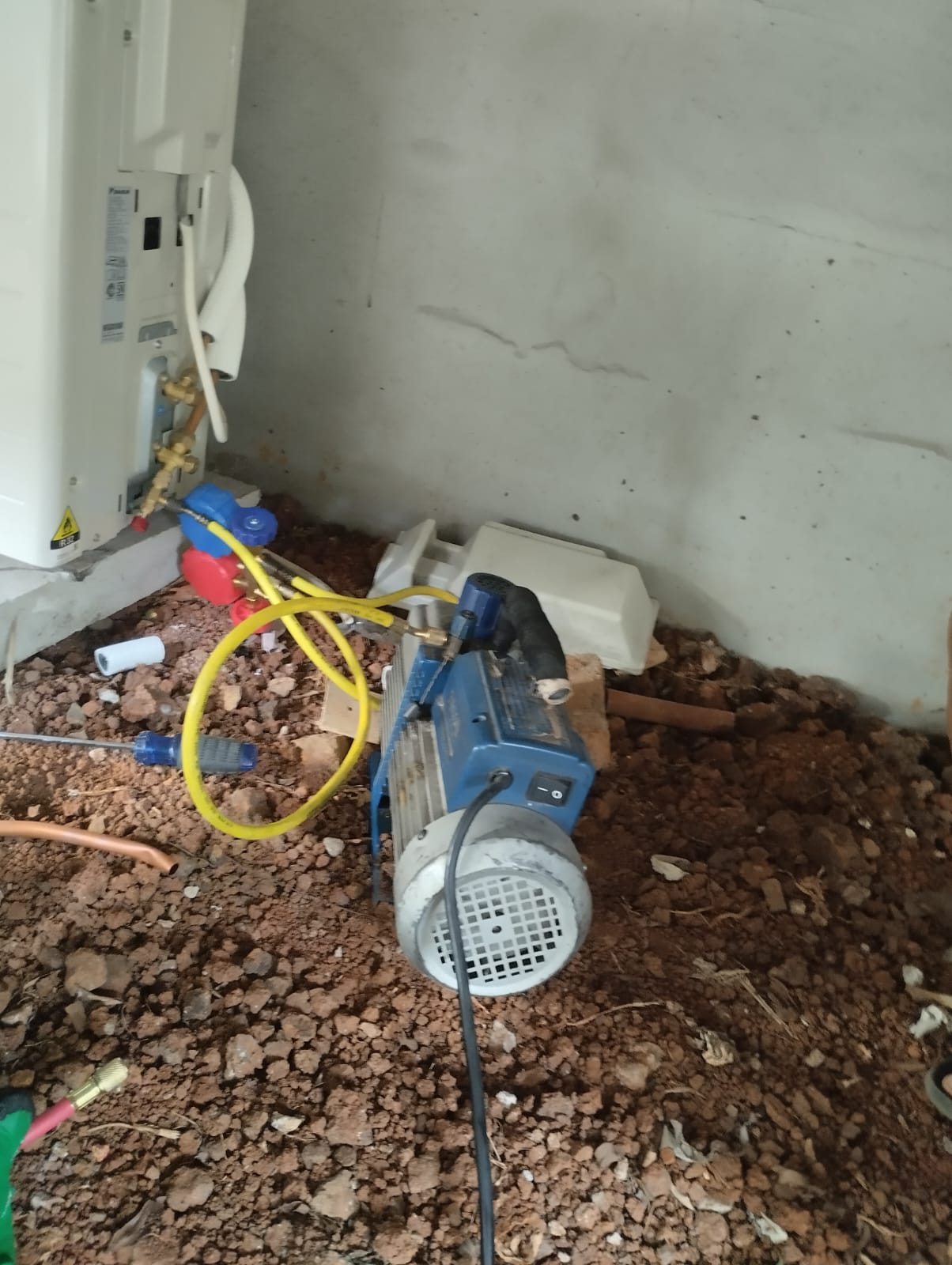 Vakum AC sebelum pengisian refrigeran